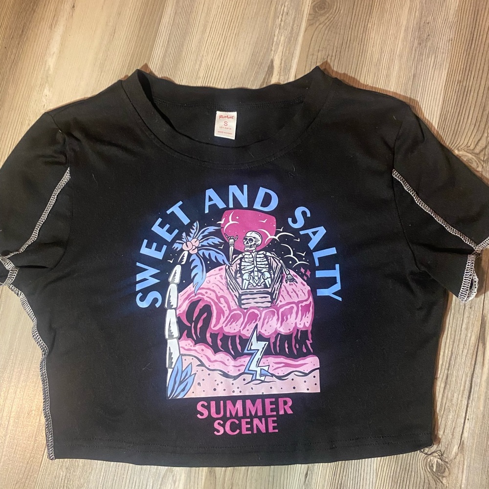 Black short sleeve crop top shirt, size small